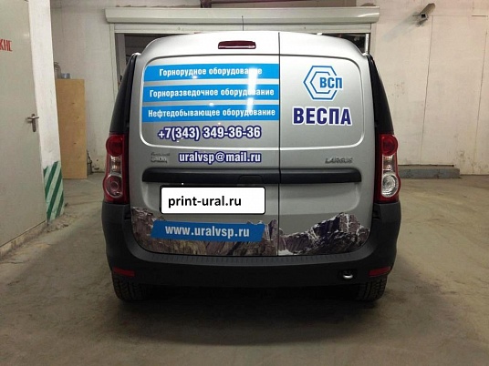 Брендирование автомобиля компании "Веспа"