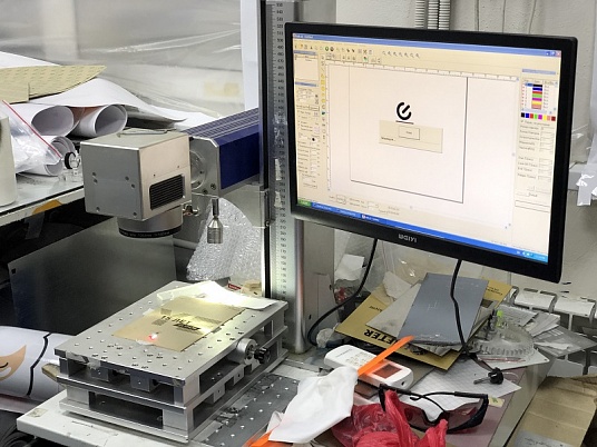 Табличка на плакетке