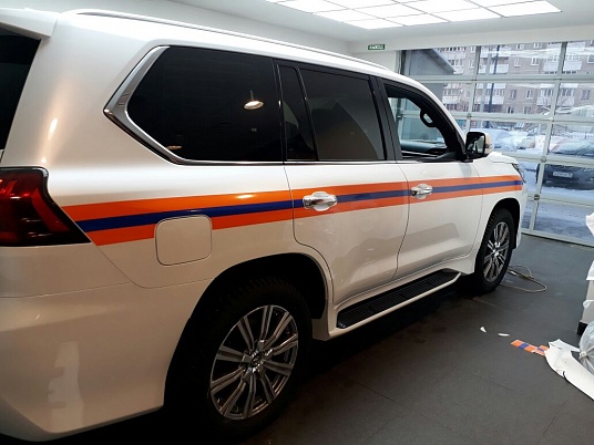 Оклеивание автомобиля Lexus LX570 в цветографическую схему