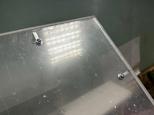 Крышка из оргстекла