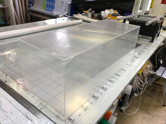 Крышка из оргстекла