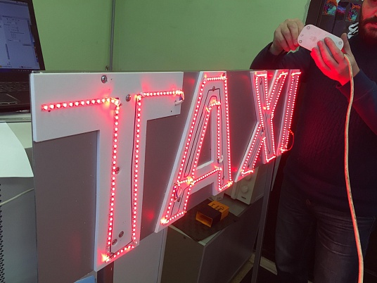 Световая вывеска такси 